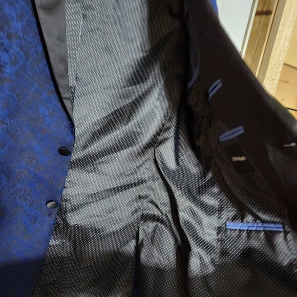 Mans formal blazer/tux measurements custom fitted see descrip maybe mans 42 Tall - Picture 8 of 14